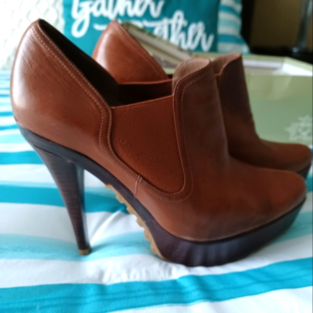 High, elegant leather ankle boots for women.  Quality Spanish Design